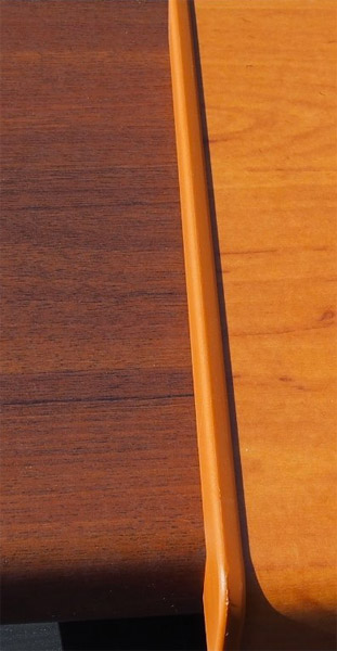 Parapety Postforming: od leva, zl. dub, tm.dub, olše, javor - plastové krytky