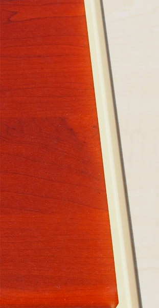 Parapety Postforming: od leva, sv. dub, třešeň, mahagon, javor - plastové krytky